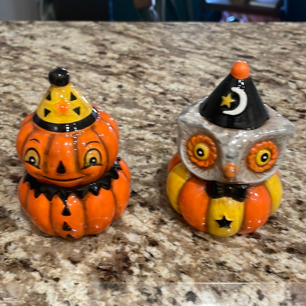 Johana Parker Halloween salt and pepper shakers